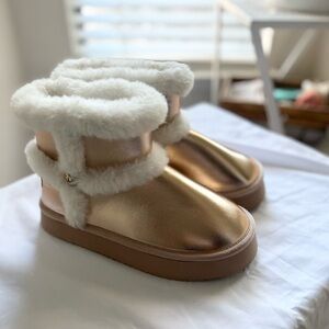 Pink Juicy Couture Faux Fur Lined Boots size 7